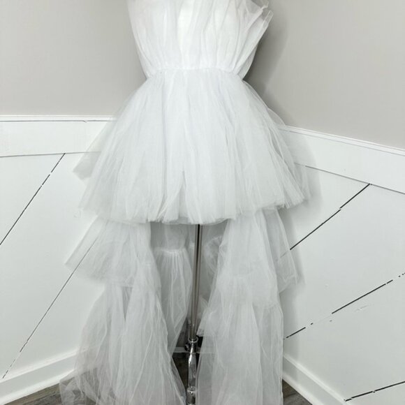 FASHION NOVA WHITE TULLE DRESS- PRELOVED- MEDIUM - Picture 2 of 9